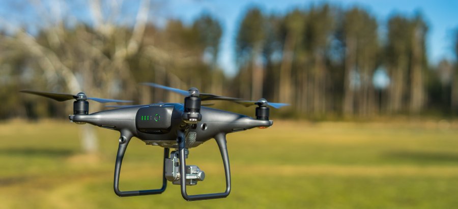 drone radiocomandato all'aperto